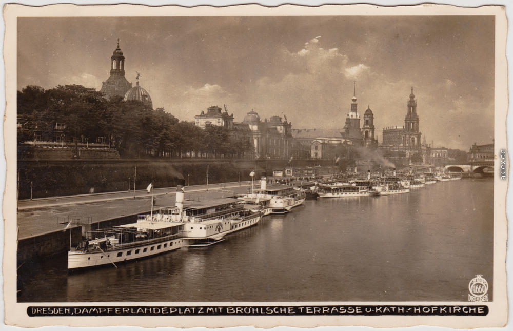 zoom: Image side vintage Postcard from 1938: Dampferplatz und Altdtadt-Panorama:: Innere Altstadt-Dresden