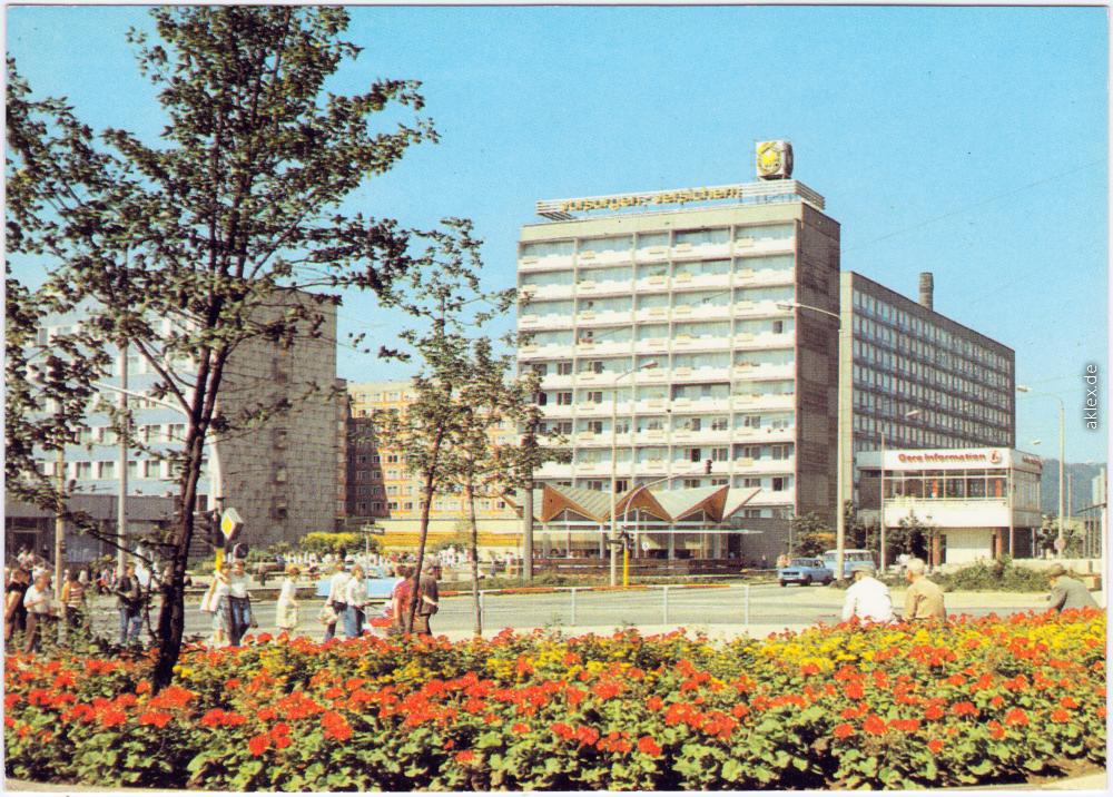 zoom: Image side vintage Postcard from 1982: Stadtzentrum, belebt:: Gera
