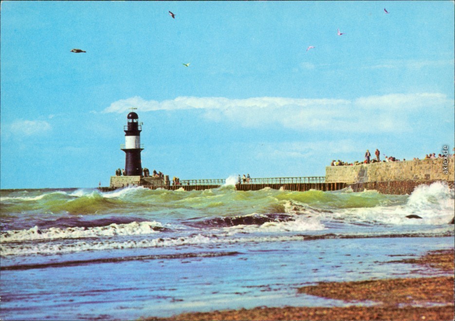vergrößern: Bildseite historische Ansichtskarte von 1979: An der Mole - Leuchtturm:: Warnemünde-Rostock