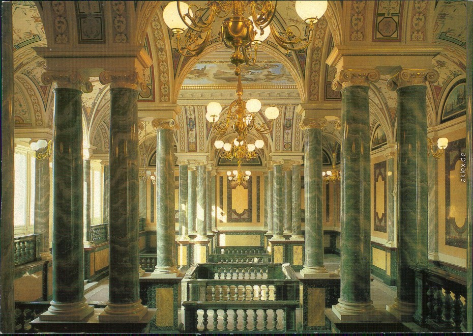 vergrößern: Bildseite historische Ansichtskarte von 1986: Semperoper: Oberes Vestibül Zwingerseite - Blick in Richtung Bühnenhaus:: Innere Altstadt-Dresden