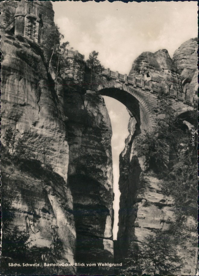 vergrößern: Bildseite historische Ansichtskarte von 1965: Basteibrücke - Sächsische Schweiz:: Rathen