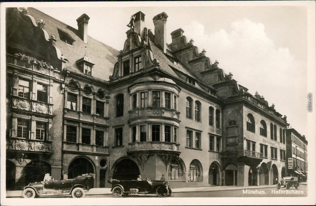 zoom: Image side vintage Postcard from 1930: Hofbräuhaus - Autos:: Munich