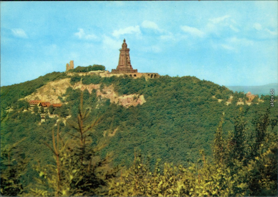 vergrößern: Bildseite historische Ansichtskarte von 1974: Kaiser-Friedrich-Wilhelm/Barbarossa-Denkmal - Blick vom Gietenkopf:: Kelbra (Kyffhäuser)