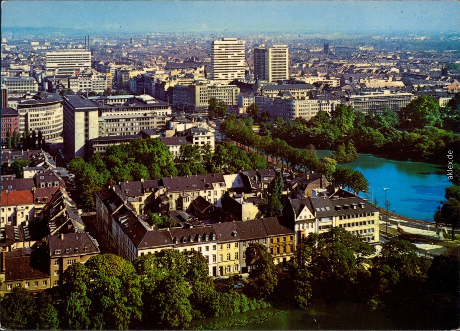 vergrößern: Bildseite historische Ansichtskarte von 1973: Stadtpanorama:: Düsseldorf