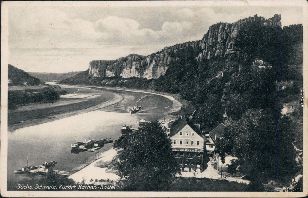 vergrößern: Bildseite historische Ansichtskarte von 1933: Panorama-Ansicht mit Elbdampfern:: Rathen