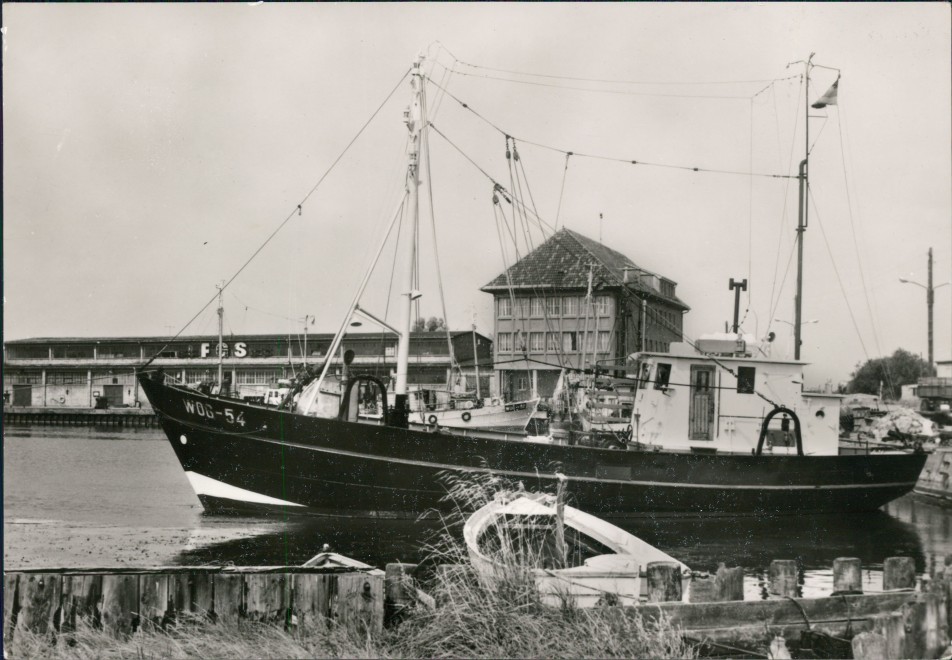 vergrößern: Bildseite historische Ansichtskarte von 1982: Fischerhafen und Fischkutter::