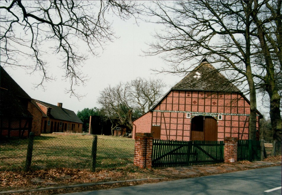 vergrößern: Bildseite historische Ansichtskarte von 1996: Bauernhof Karten - Scheune - Fachwerkskunst::