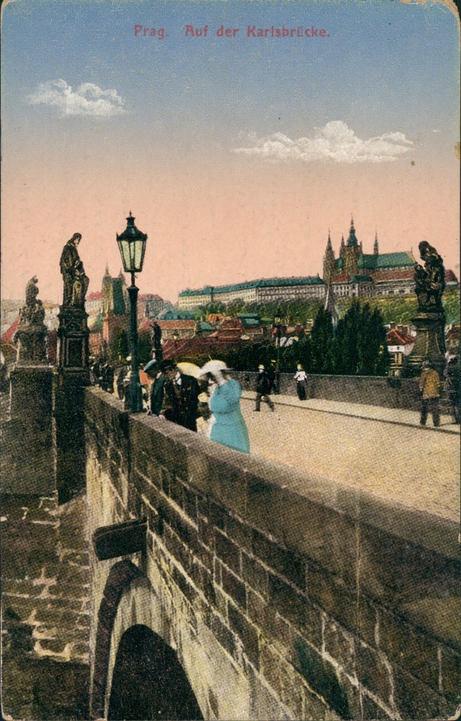 zoom: Image side vintage Postcard from 1918: Karlsbrücke Karlův most mit Personen, Bridge:: Prague