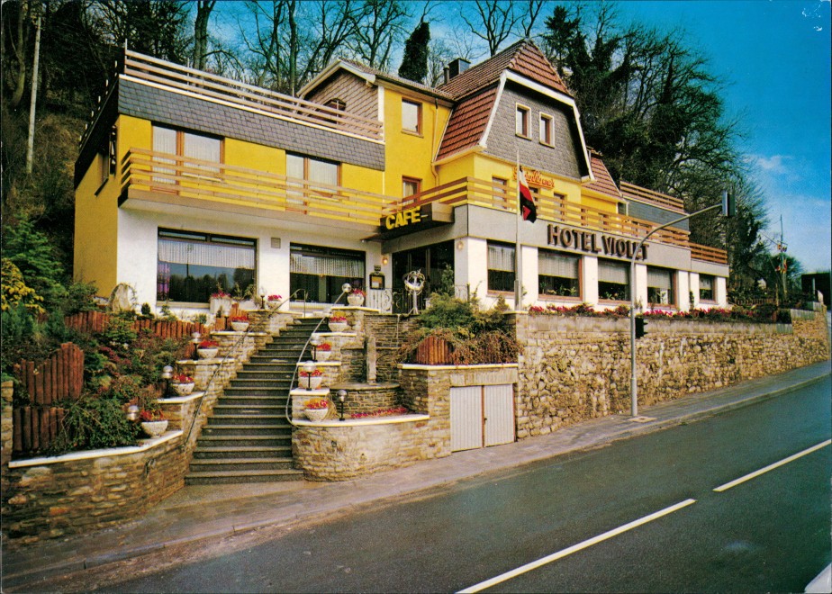 vergrößern: Bildseite historische Ansichtskarte von 1970: Hotel Café Violet Bes.: Fam. Poensgen, Kölner Straße 7:: Blankenheim (Ahr)