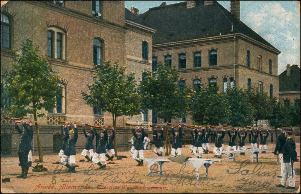 zoom: Image side vintage Postcard from 1914: Soldaten beim Exerzieren FEldpost Frankreich::