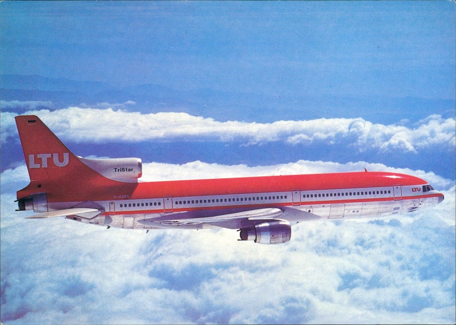zoom: Image side vintage Postcard from 1988: Lockheed L-1011 TriStar der LTU Flugzeug Motiv-AK::