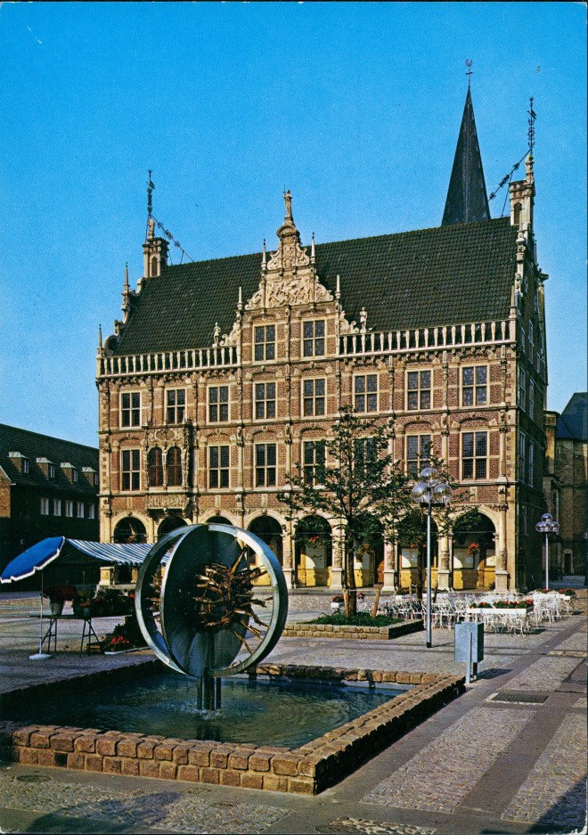 zoom: Image side vintage Postcard from 1987: Partie am Rathaus:: Bocholt (Westfalen)