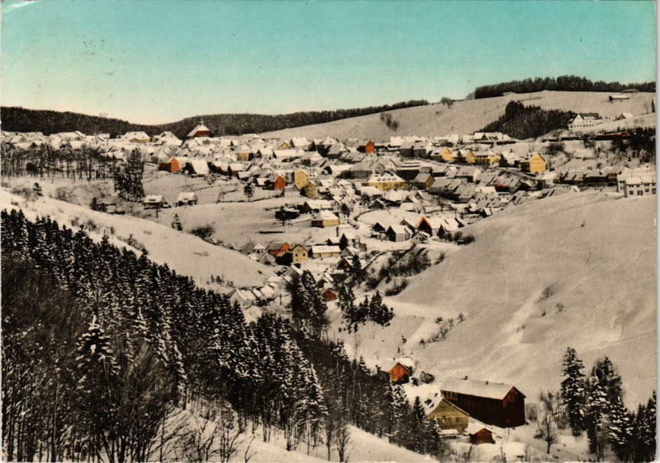 vergrößern: Bildseite historische Ansichtskarte von 1973: Blick auf die Stadt im Winter:: Sankt Andreasberg-Braunlage