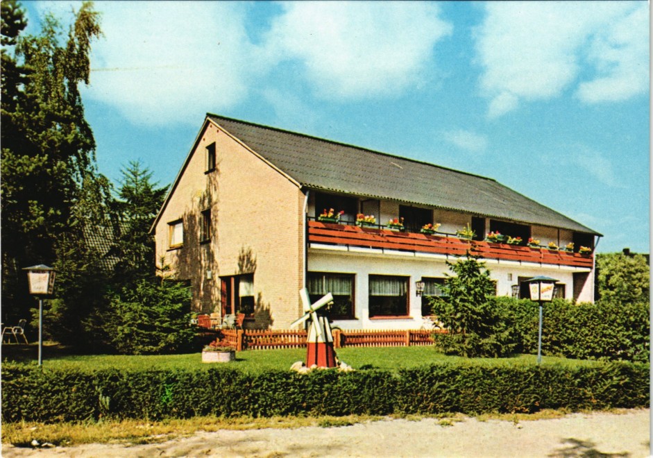vergrößern: Bildseite historische Ansichtskarte von 1970: Waldgasthof Bes. Egon Koopmann Pension - Café - Restaurant:: Dötlingen