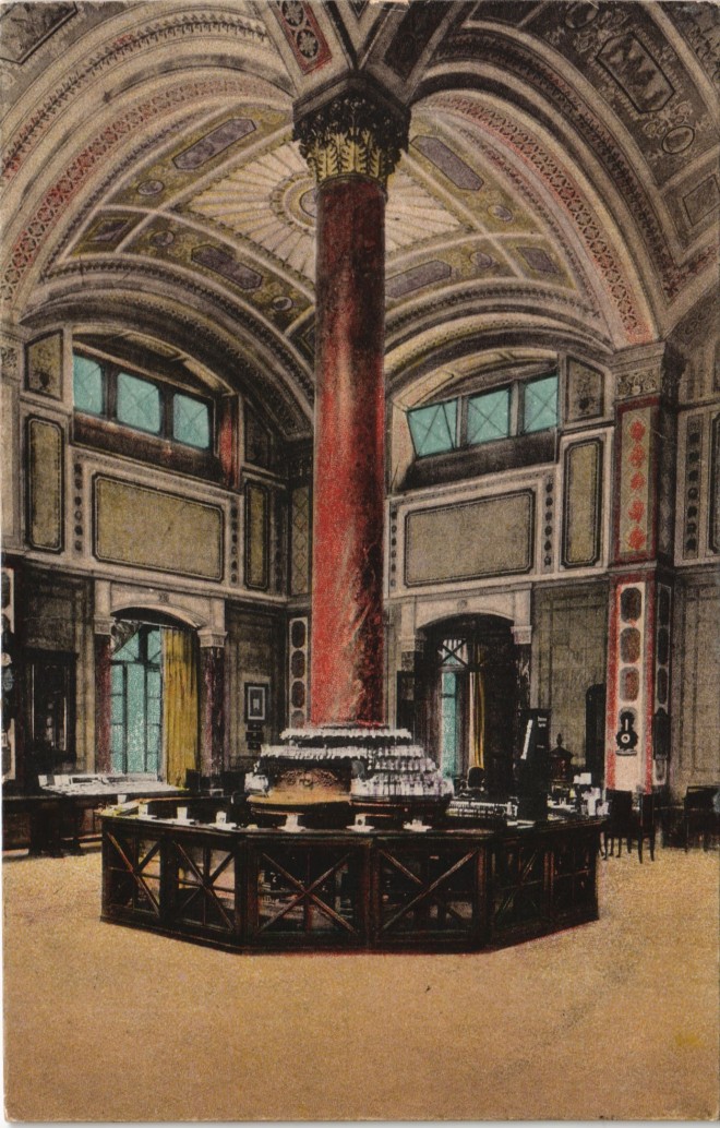 vergrößern: Bildseite historische Ansichtskarte von 1912: Inneres der Trinkhalle:: Baden-Baden