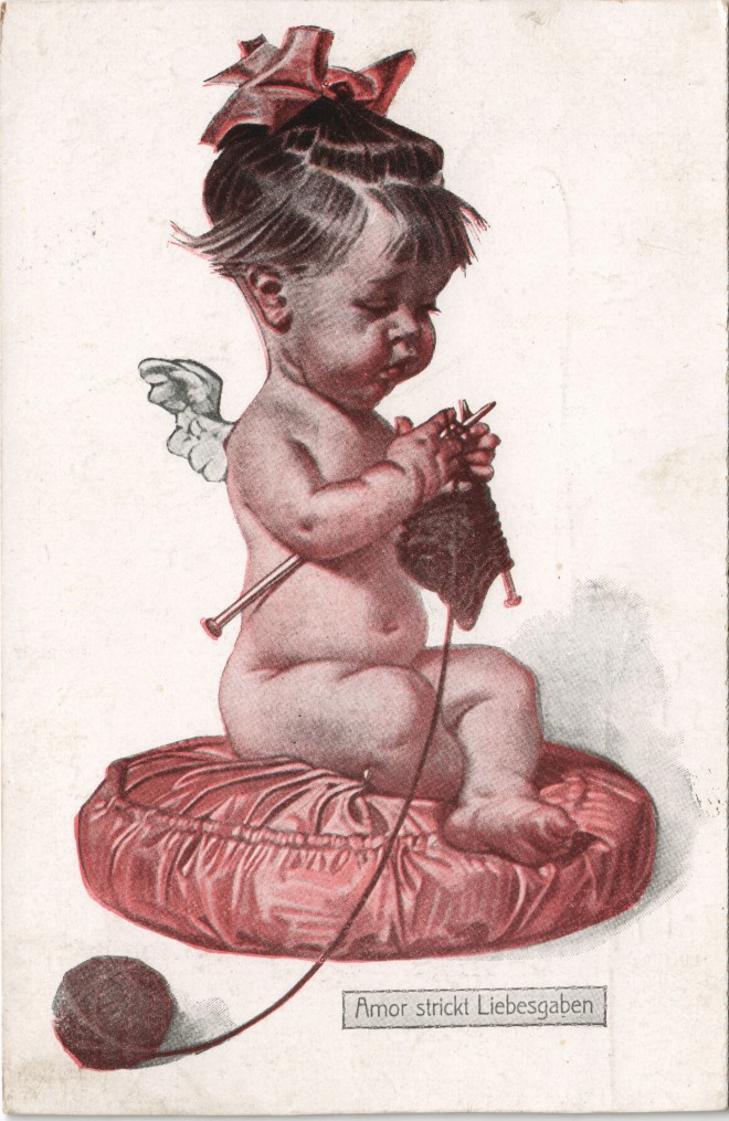 vergrößern: Bildseite historische Ansichtskarte von 1916: Motiv: Engel - Amor strickt Liebesgaben::