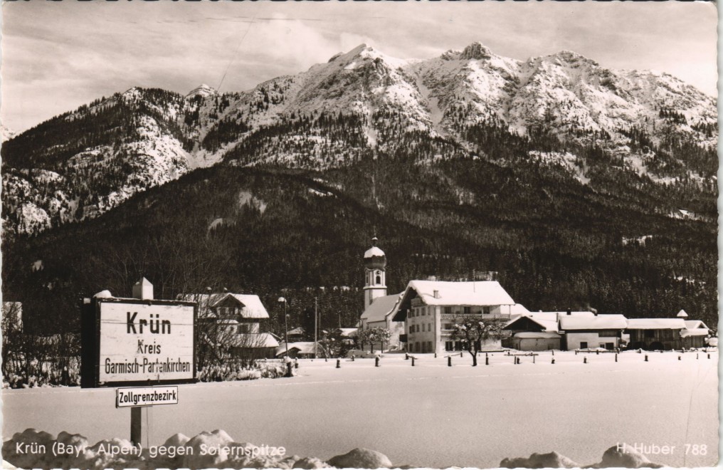 vergrößern: Bildseite historische Ansichtskarte von 1964: Ortsschild - Stadt im Winter:: Krün
