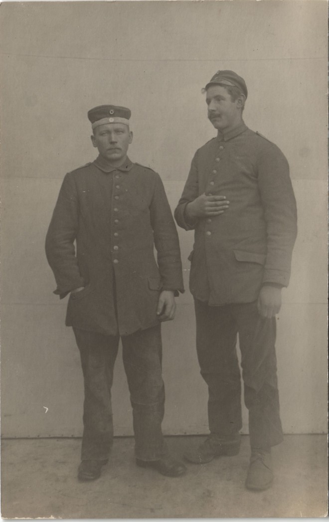 zoom: Image side vintage Postcard from 1915: Militär 1. WK World War I. Photo von 2 Soldaten::