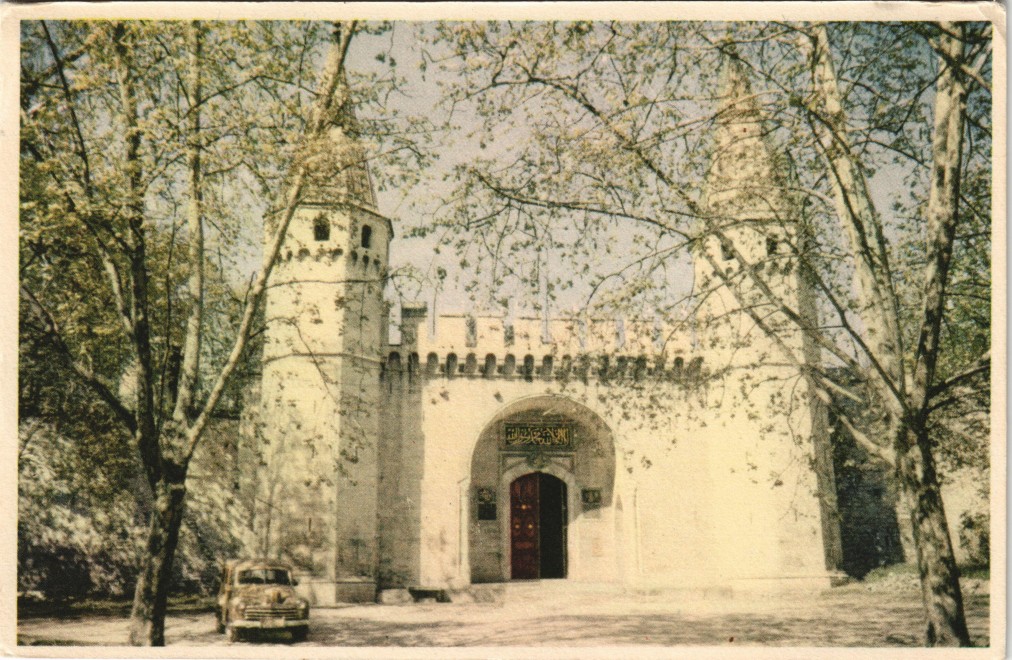 zoom: Image side vintage Postcard from 1960: TOPKAPI SARAYI KAPISI Gate of the Topkapi Palace:: Istanbul