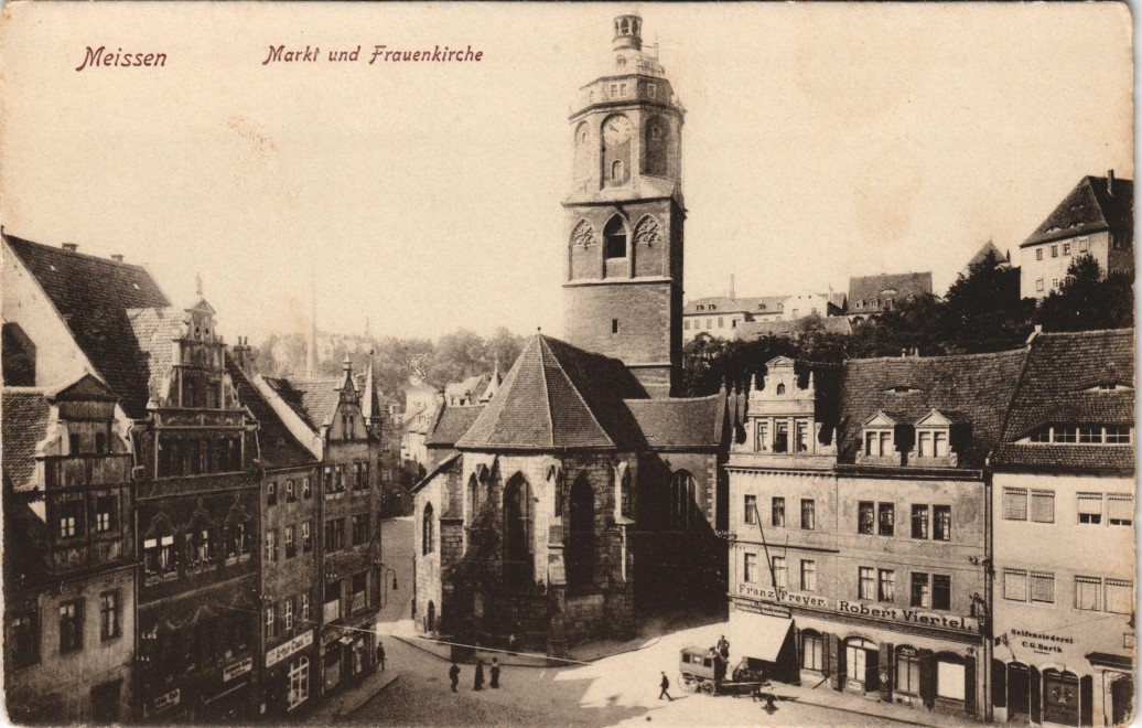 vergrößern: Bildseite historische Ansichtskarte von 1917: Marktplatz, Frauenkirche und Geschäfte:: Meißen