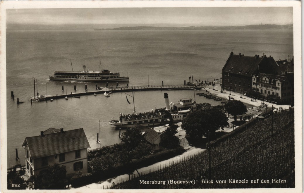 zoom: Image side vintage Postcard from 1930: Panorama Blick vom Känzele auf den Hafen:: Meersburg