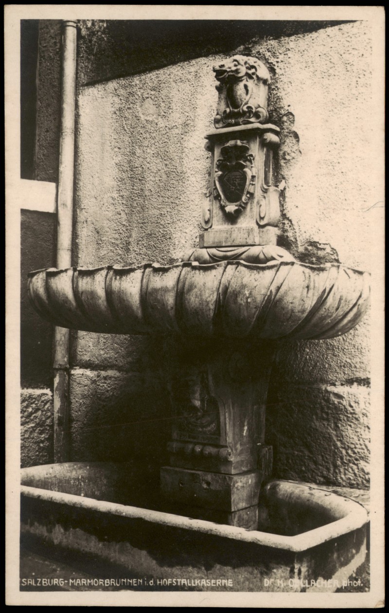 vergrößern: Bildseite historische Ansichtskarte von 1930: MARMORBRUNNEN i.d. HOFSTALLKASERNE:: Salzburg