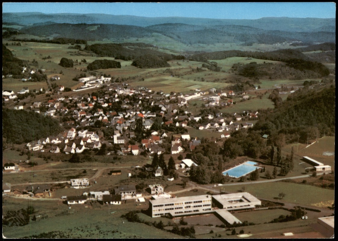 zoom: Image side vintage Postcard from 1980: Luftbild SCHÖNBACH Dillkreis Luftaufnahme:: Schönbach-Herborn