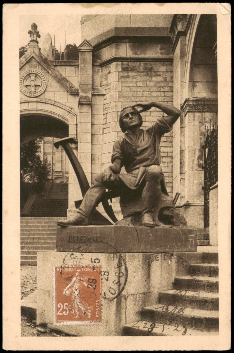 zoom: Image side vintage Postcard from 1928: Basilique de Domremy - Statue de Jacques d