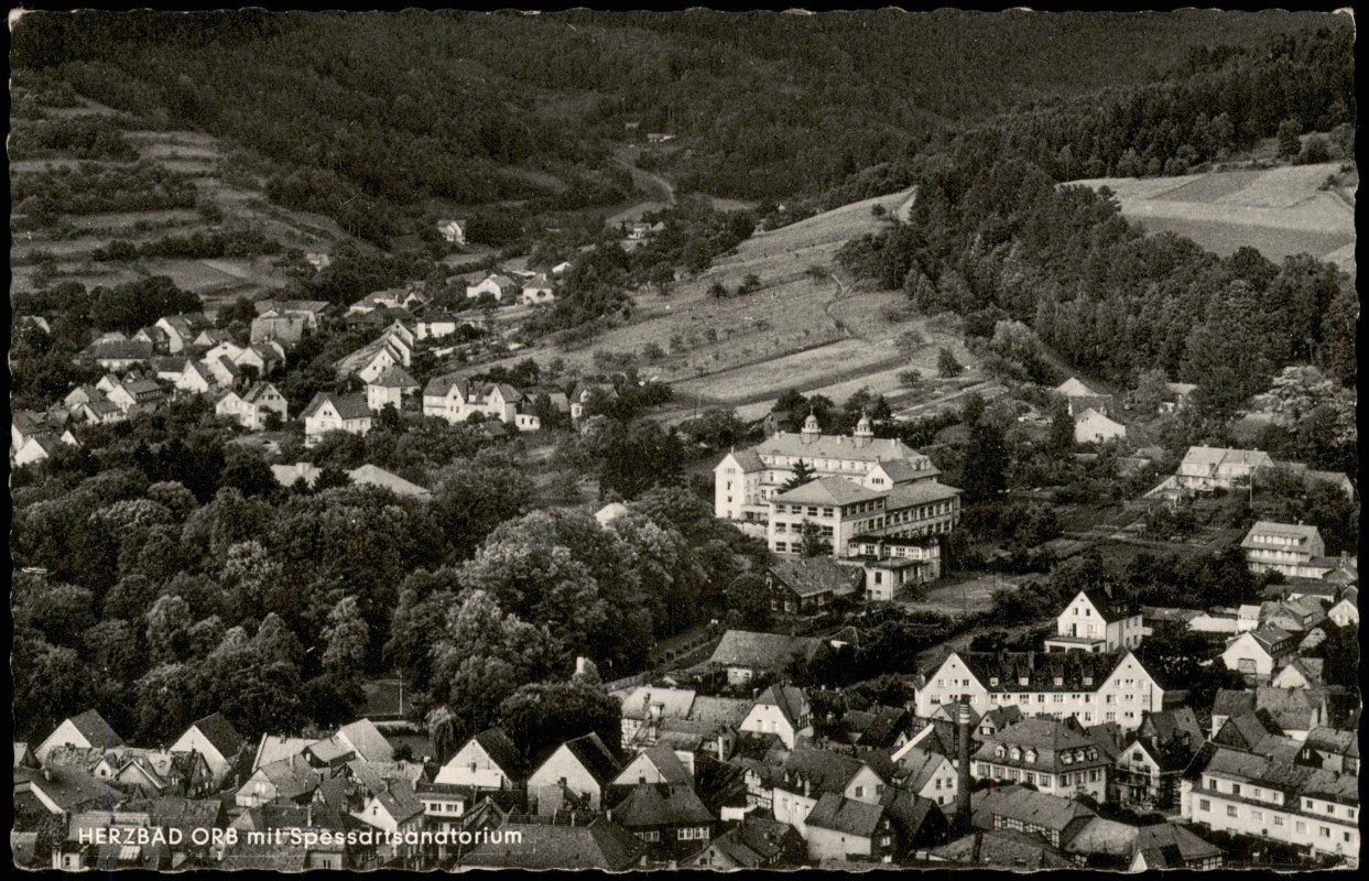vergrößern: Bildseite historische Ansichtskarte von 1960: Orts-Panorama mit Spessart-Sanatorium:: Bad Orb