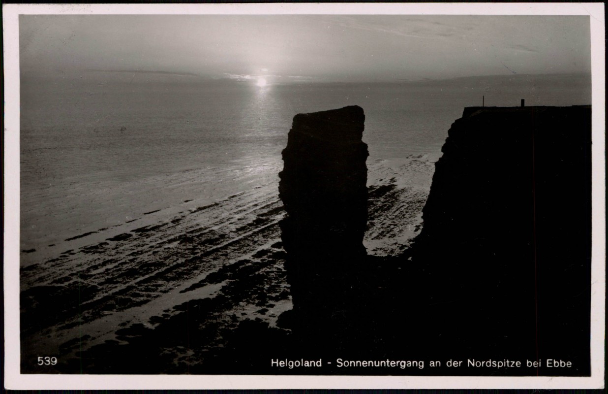 zoom: Image side vintage Postcard from 1938: Stimmungsbild Sonnenuntergang an der Nordspitze bei Ebbe:: Heligoland