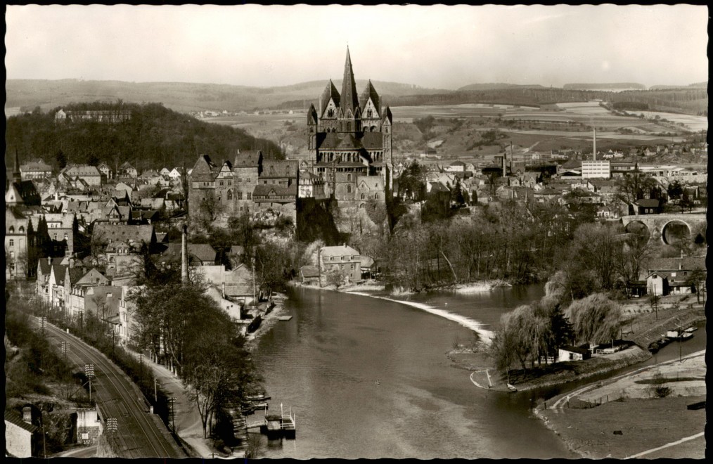 zoom: Image side vintage Postcard from 1960: Stadt Panorama Blick von der Autobahn:: Limburg (Lahn)