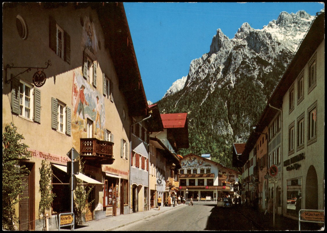 vergrößern: Bildseite historische Ansichtskarte von 1970: Ortspartie mit Wurstwaren Geschäft u.a.:: Mittenwald