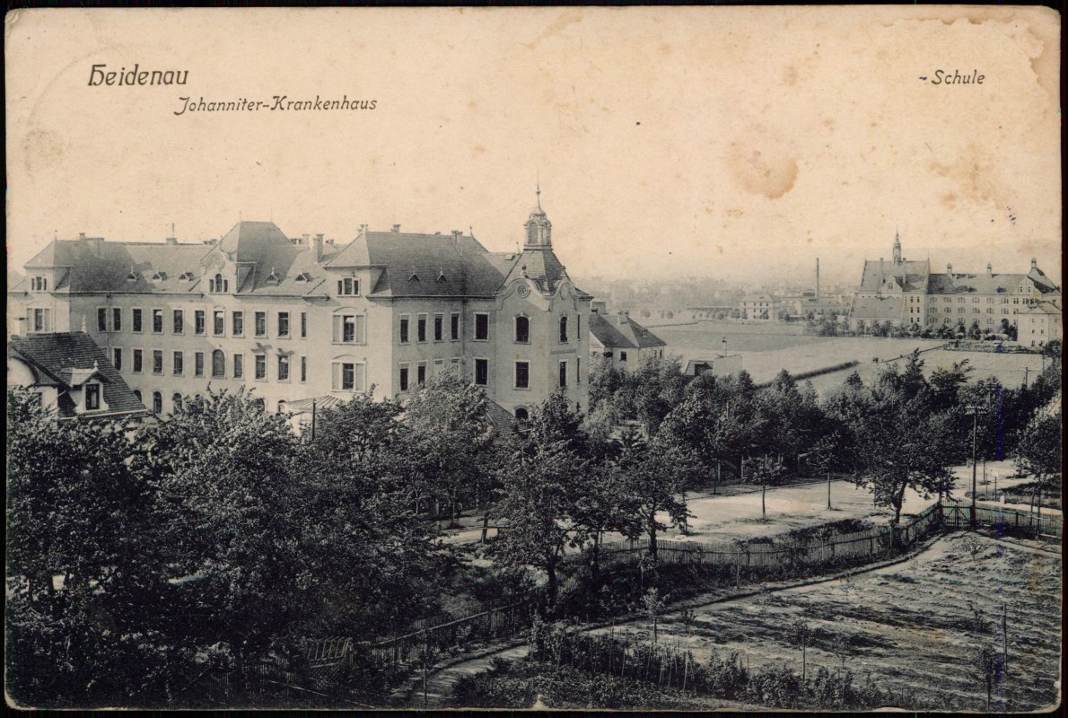 vergrößern: Bildseite historische Ansichtskarte von 1911: Johanniter-Krankenhaus und Schule:: Heidenau (Sachsen)