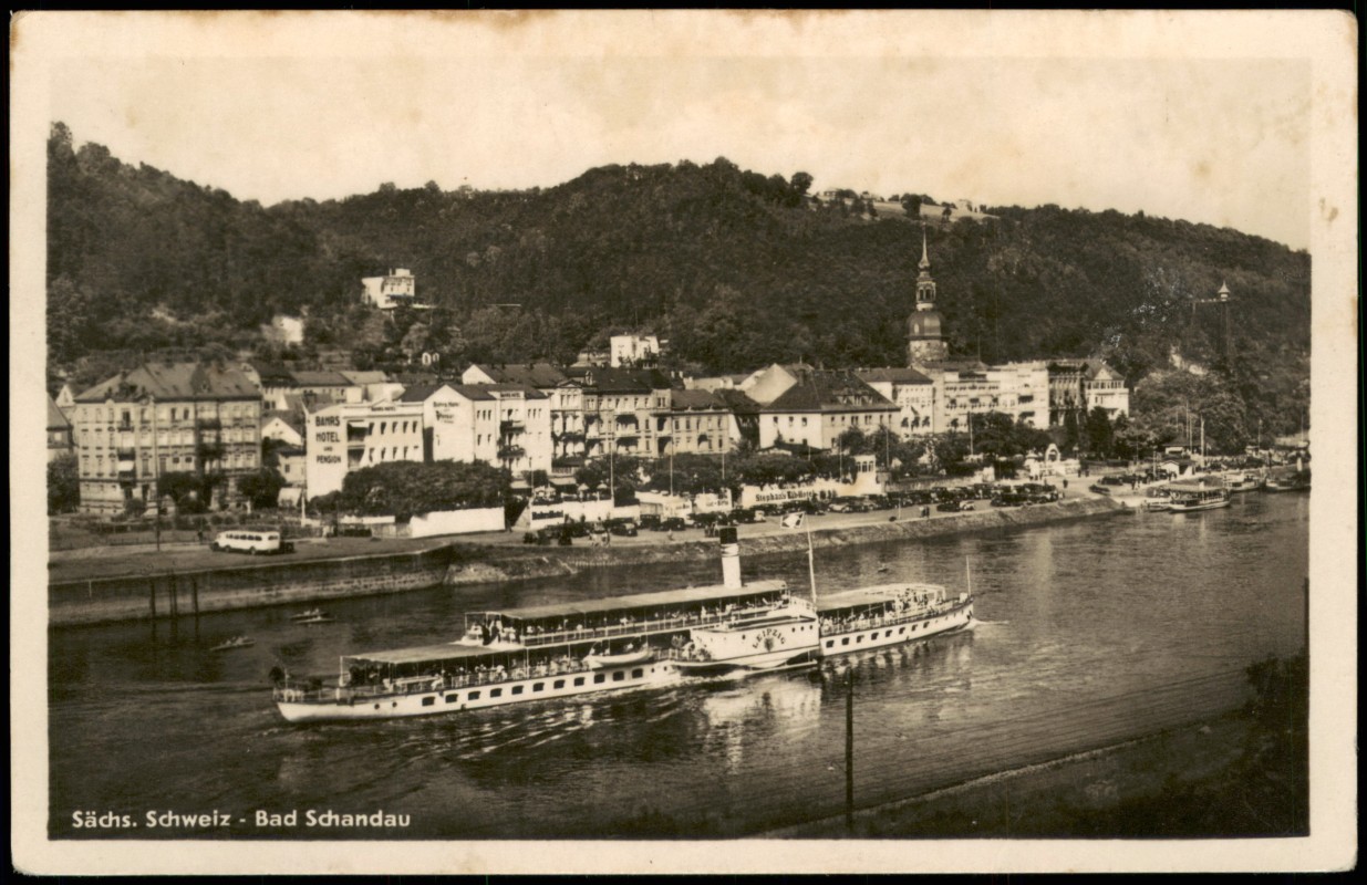 zoom: Image side vintage Postcard from 1960: Panorama-Ansicht mit Elbe Dampfer Schiff "Leipzig":: Bad Schandau
