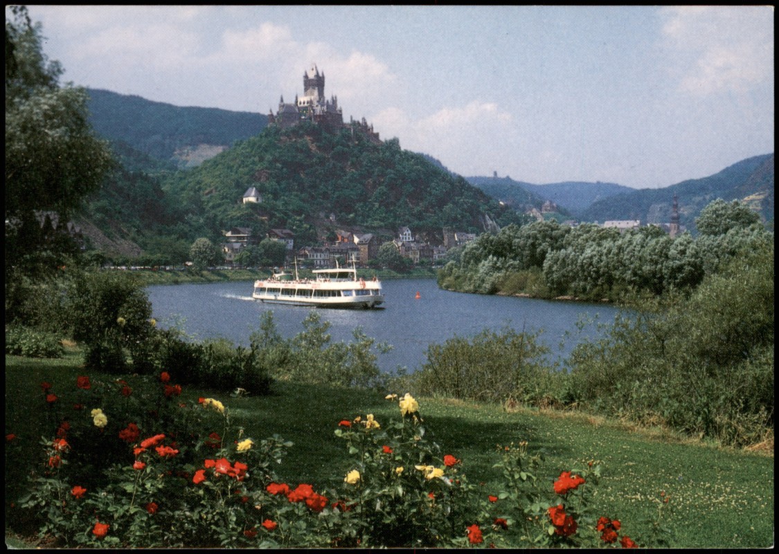 vergrößern: Bildseite historische Ansichtskarte von 2000: Panorama Mosel mit Fahrgastschiff „Wappen von Cochem":: Briedern