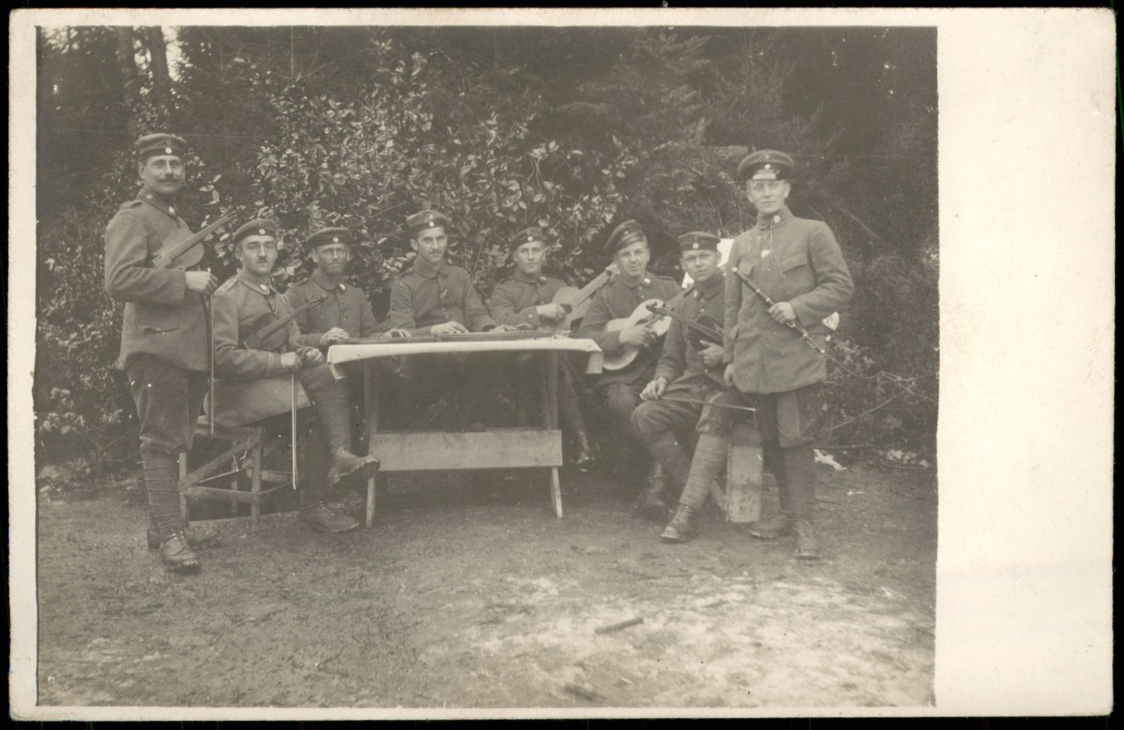 zoom: Image side vintage Postcard from 1918: Militär/Propaganda 1.WK Soldaten Musikinstrumente::