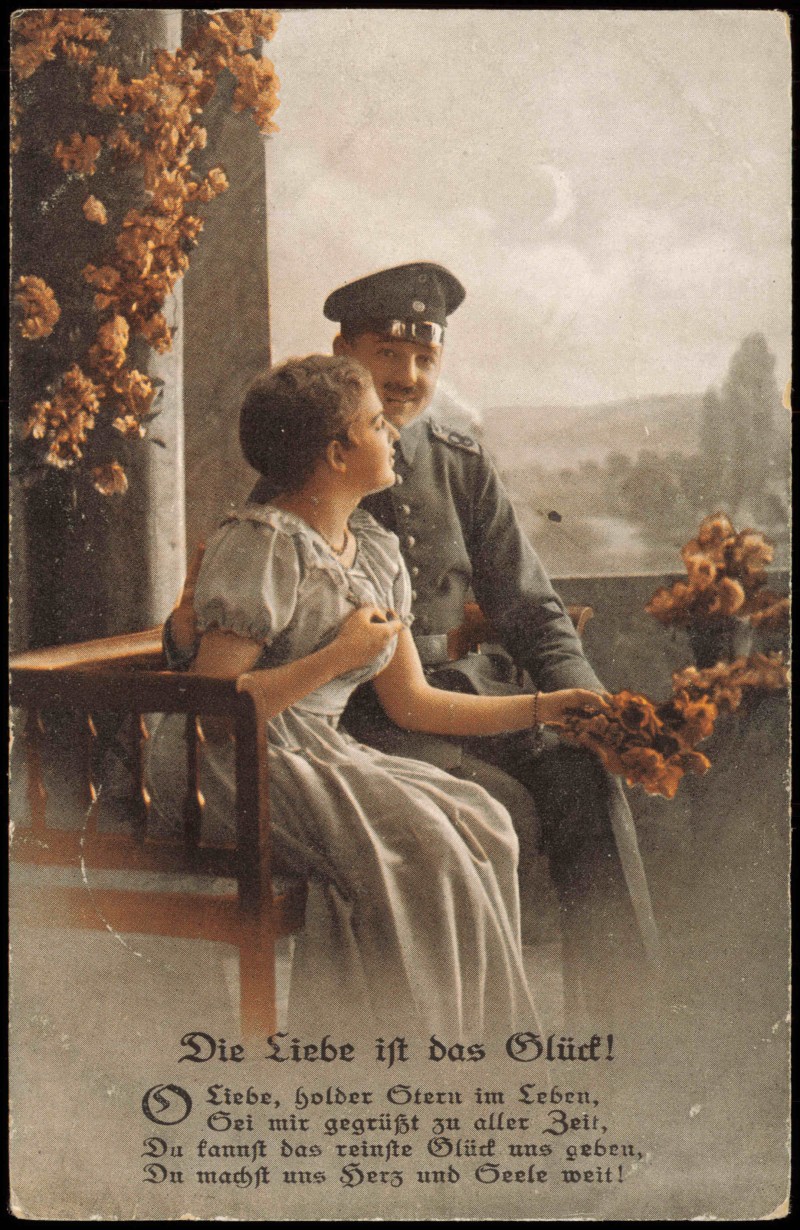 zoom: Image side vintage Postcard from 1917: Feldpostkarten 1. Weltkrieg "Die Liebe ist das Glück" Soldat mit Frau::