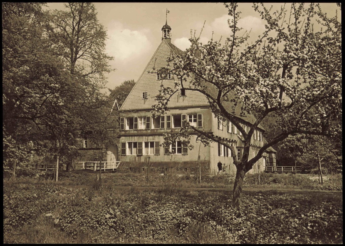 zoom: Image side vintage Postcard from 1960: Benediktinerinnenpriorat St. Scholastika Burg Dinklage:: Dinklage
