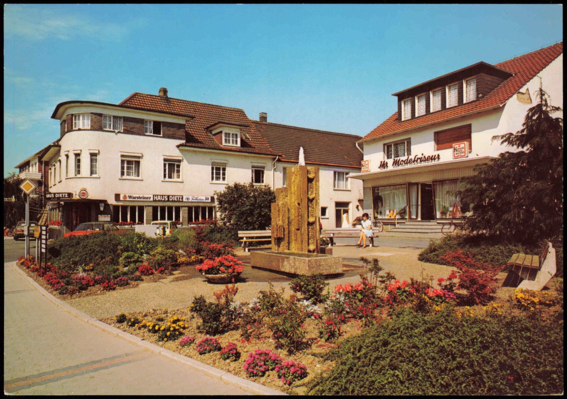 vergrößern: Bildseite historische Ansichtskarte von 1970: Alter Markt mit Haus Dietz und Friseur-Geschäft:: Bad Westernkotten-Erwitte