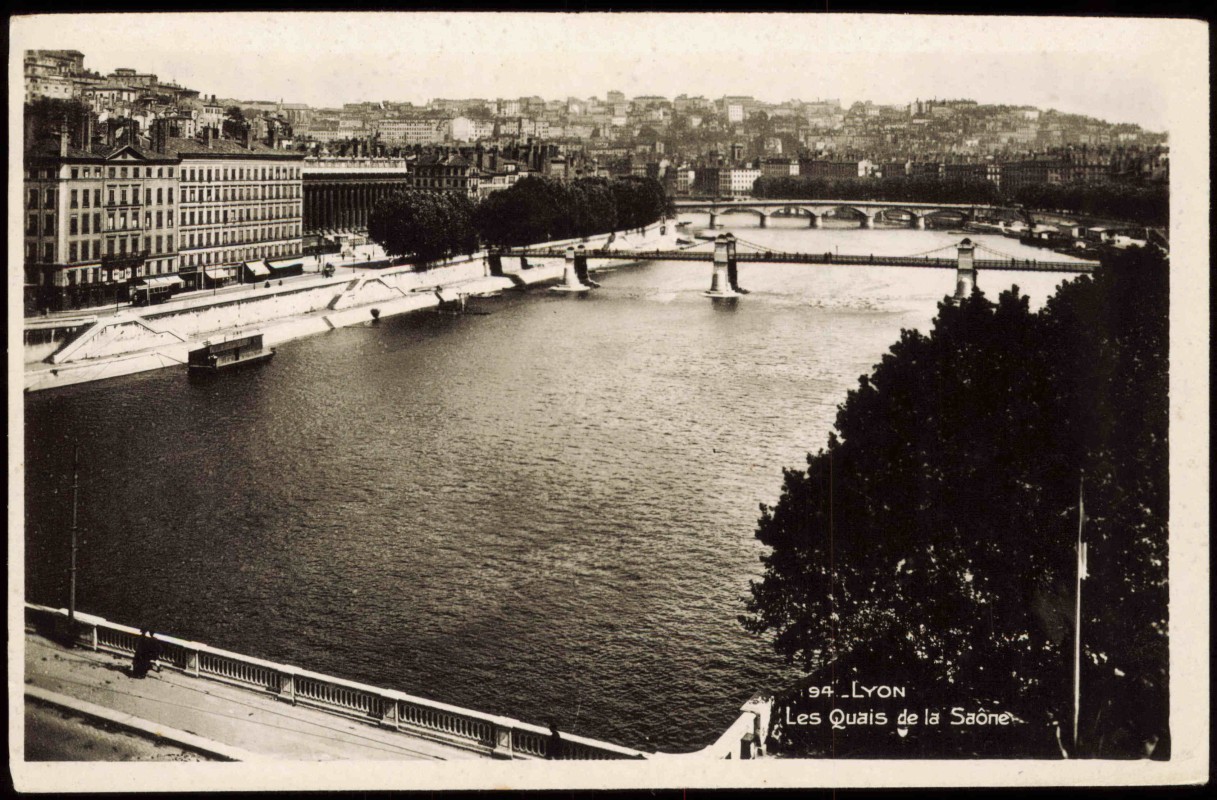 zoom: Image side vintage Postcard from 1930: Panorama-Ansicht, Les Quais de la Saône:: Lyon