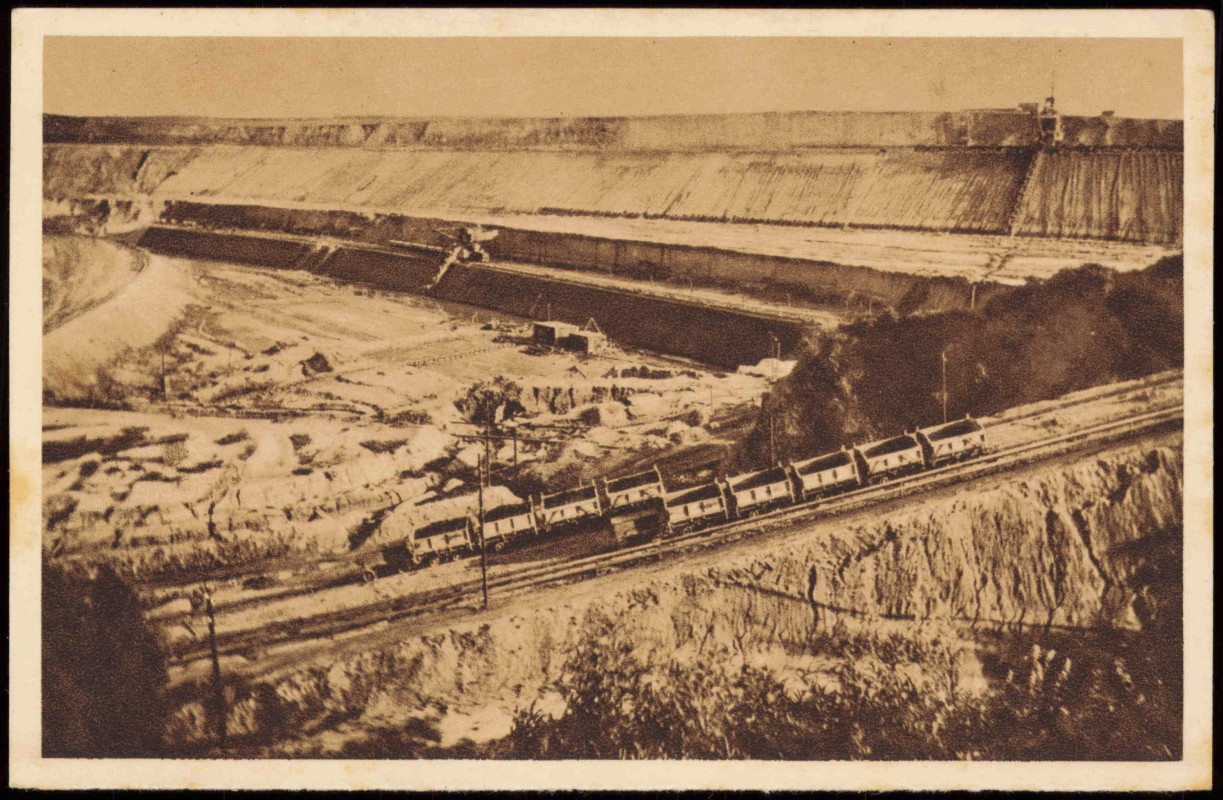 zoom: Image side vintage Postcard from 1935: Bernstein-Tagebau Bernsteinbergwerk Palmnicken:: Bernsteinbergwek (Palmnicken/Jantarny)-Jantarny
