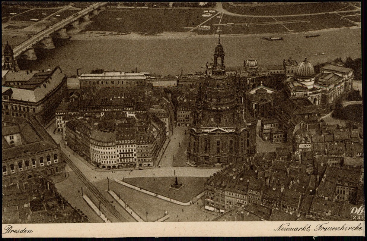 zoom: Image side vintage Postcard from 1928: Luftbild Frauenkirche und Neumarkt:: Dresden