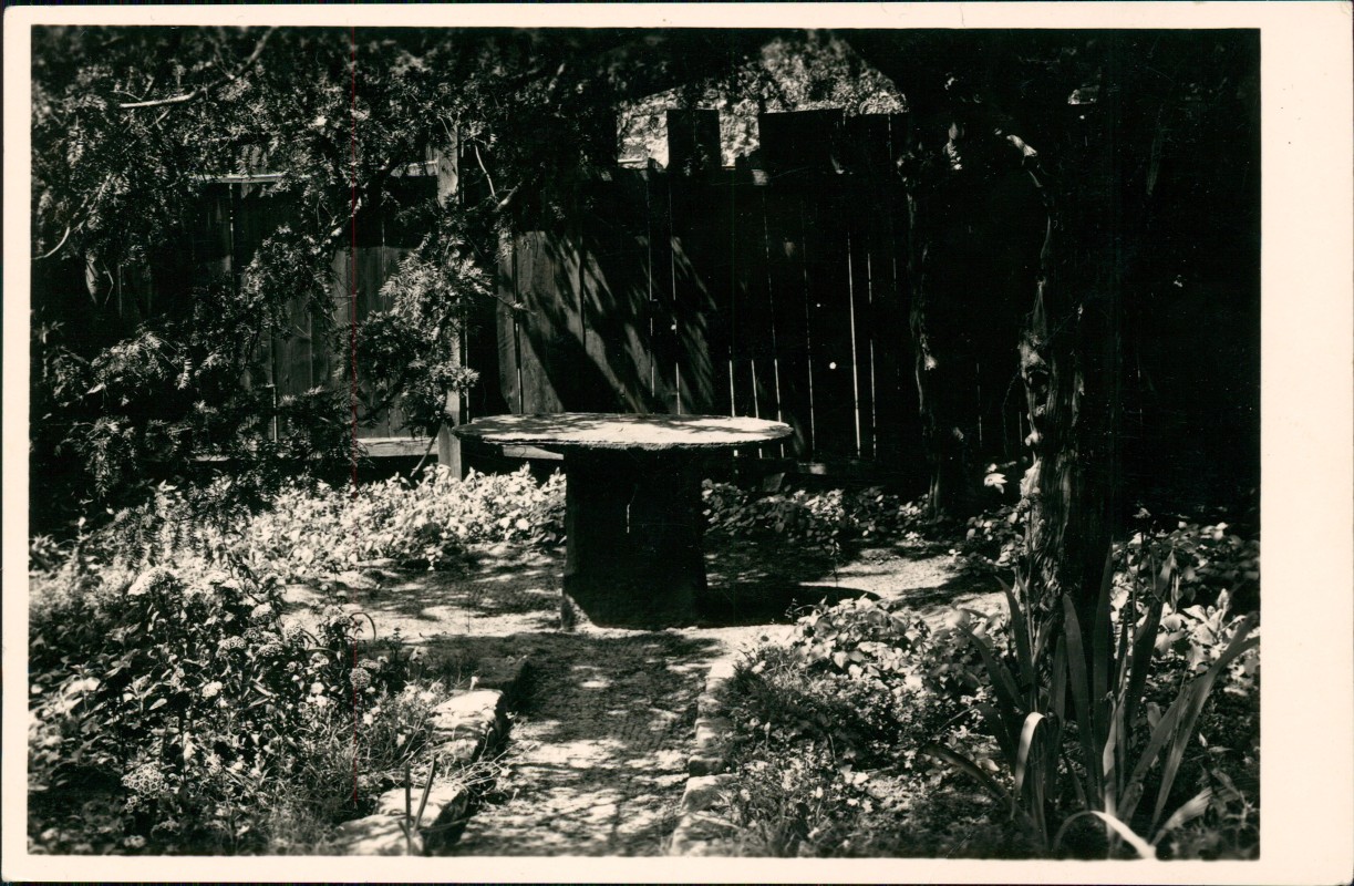 zoom: Image side vintage Postcard from 1960: Fotokarte Foto Ansicht eines Garten:: Lutherstadt Wittenberg