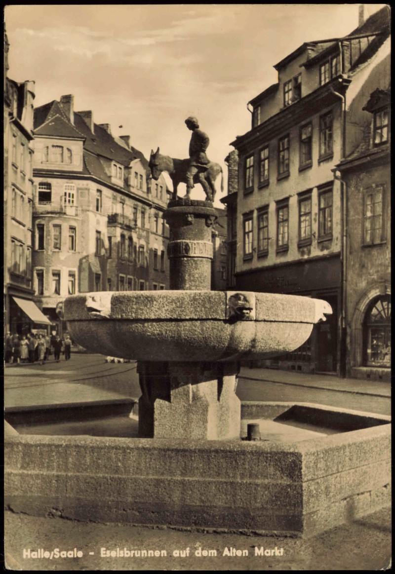 zoom: Image side vintage Postcard from 1962: Eselsbrunnen auf dem Alten Markt:: Halle, Saxony-Anhalt