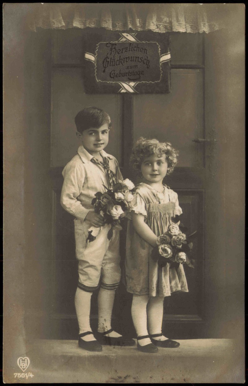 zoom: Image side vintage Postcard from 1921: Geburtstag Birthday Junge u. Mädchen mit Rosen Fotokunst::