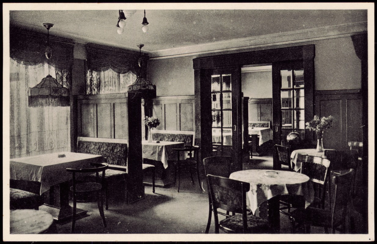 vergrößern: Bildseite historische Ansichtskarte von 1938: Konditorei und Café Bachmann Gastraum:: Niesky Oberlausitz