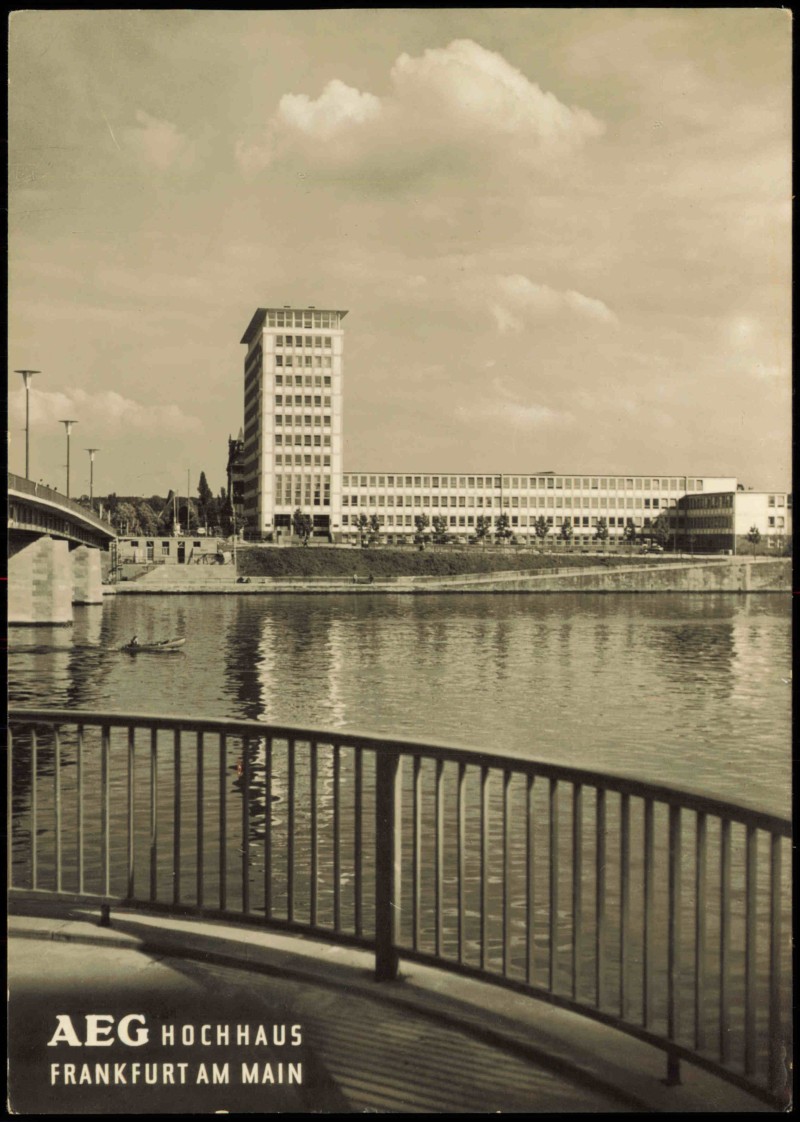 vergrößern: Bildseite historische Ansichtskarte von 1962: AEG Hochhaus vom Main:: Frankfurt am Main