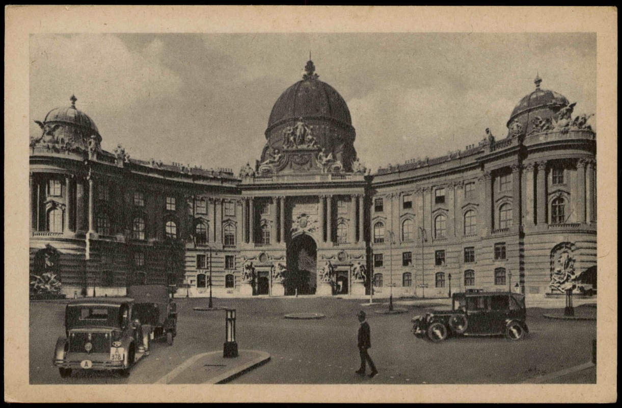 zoom: Image side vintage Postcard from 1930: Wien, Burg, Michaelertor:: Vienna