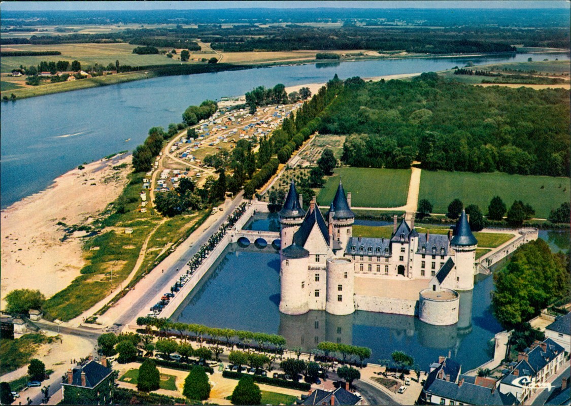 zoom: Image side vintage Postcard from 1980: Vue générale aérienne Luftbild Luftaufnahme:: Sully-sur-Loire