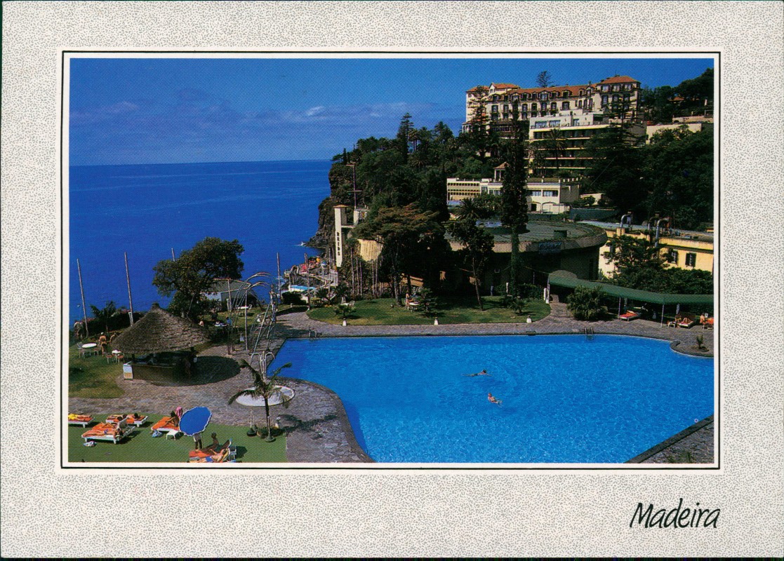 zoom: Image side vintage Postcard from 1996: Hotel mit Pool:: Funchal
